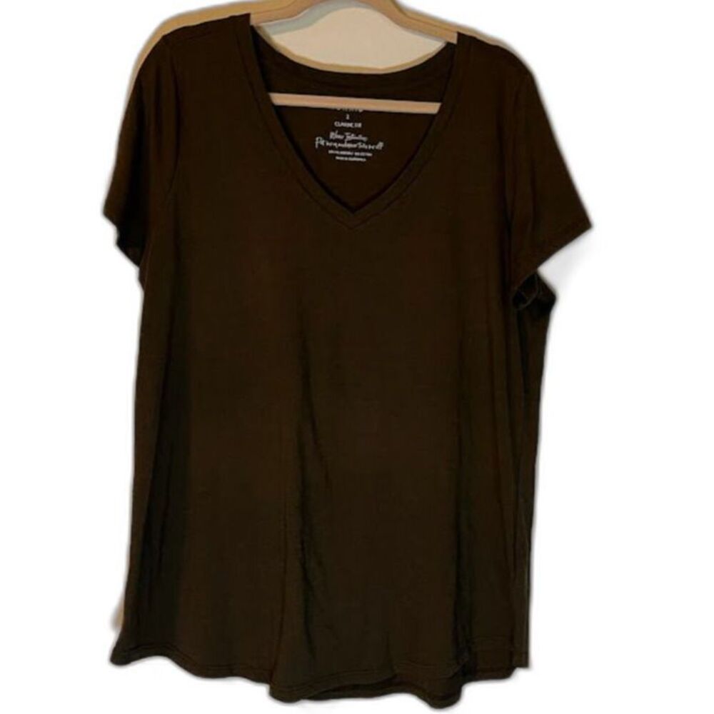 Torrid Tee Shirt 2X Army Green Classic Fit V-Neck Normcore Minimalist Casual